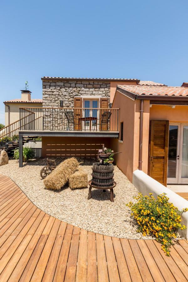 Alloggio per agriturismo Tenuta Petra Bianca *